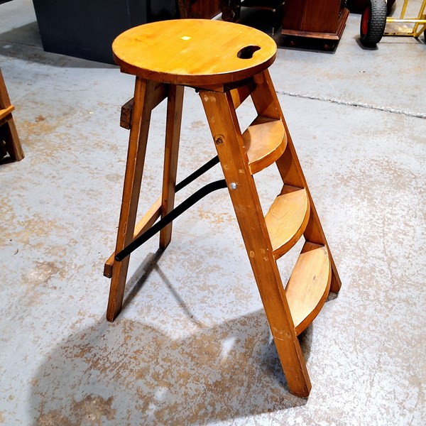 Lot 288 - STEP STOOL