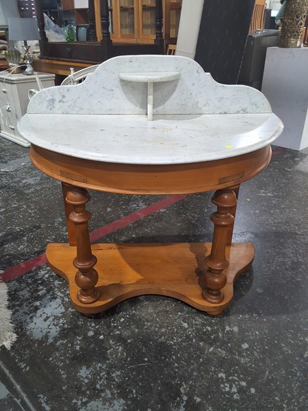 Lot 248 - WASH STAND