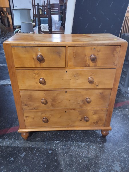 Lot 169 - CHEST OF DRAWERS