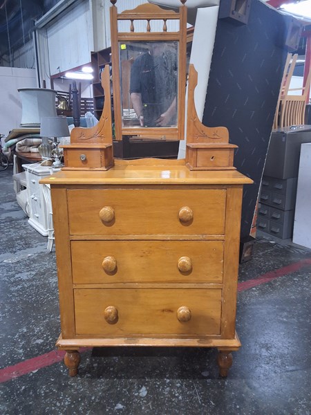 Lot 150 - DRESSING CHEST