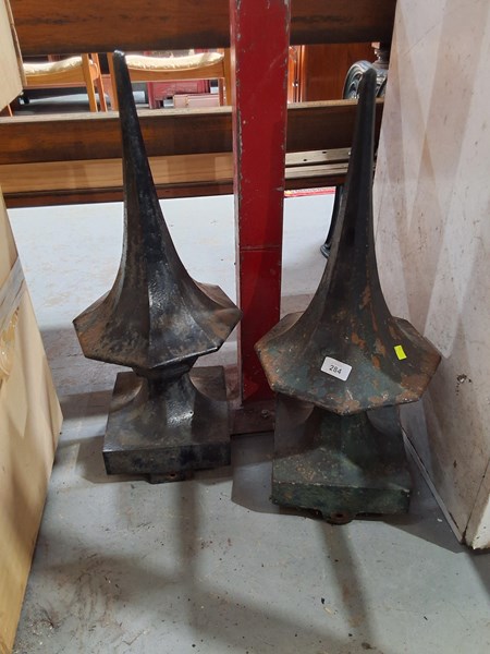 Lot 284 - FINIALS