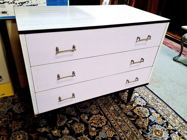 Lot 435 - CHEST OF DRAWERS