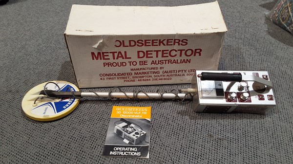 Lot 31 - METAL DETECTOR