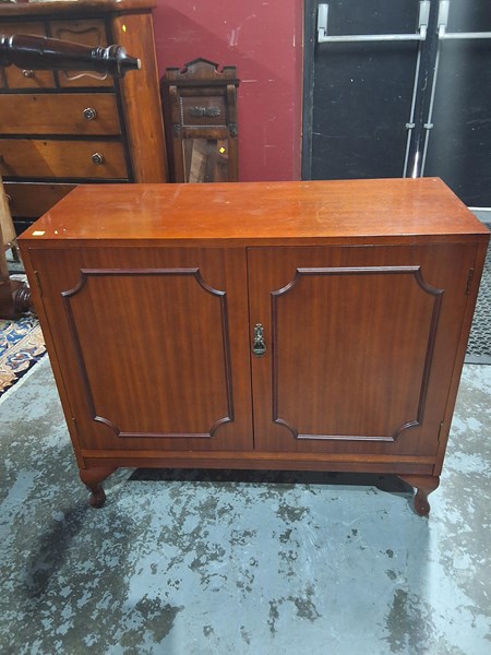 Lot 110 - CUPBOARD