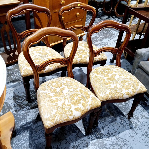 Lot 122 - DINING CHAIRS