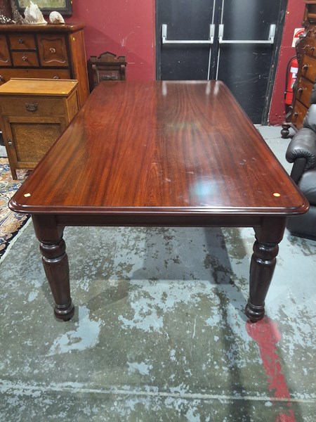 Lot 187 - DINING TABLE