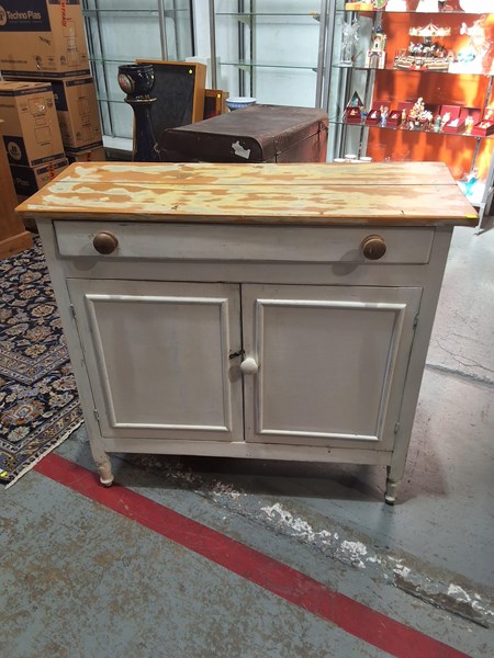 Lot 268 - CUPBOARD