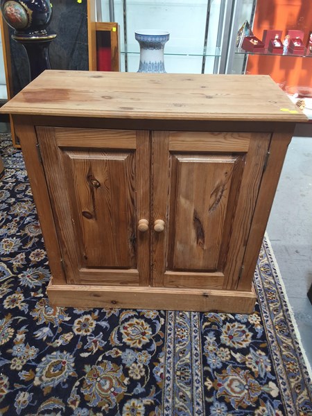 Lot 409 - CUPBOARD