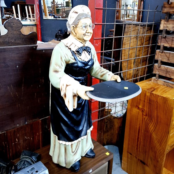 Lot 293 - RESTAURANT STATUE