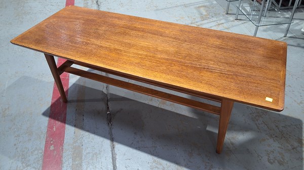 Lot 414 - COFFEE TABLE