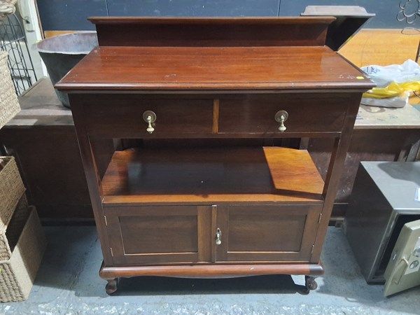 Lot 359 - DUMBWAITER