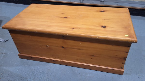 Lot 441 - BLANKET BOX