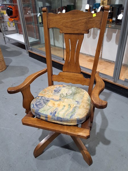 Lot 309 - OFFICE CHAIR