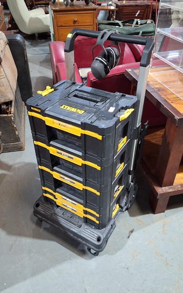 Lot 521 - TOOL BOXES