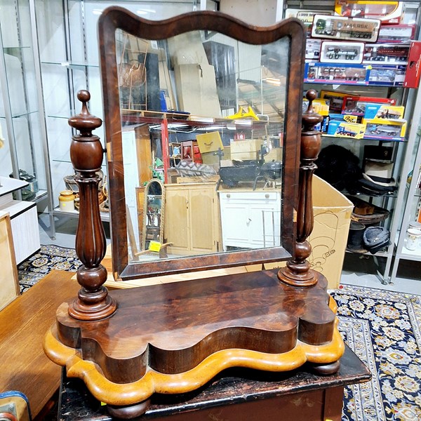 Lot 291 - VANITY MIRROR