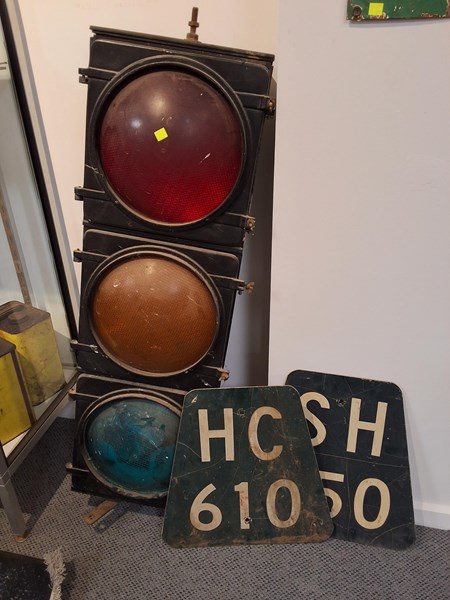 Lot 151 - TRAFFIC LIGHT & SIGNS