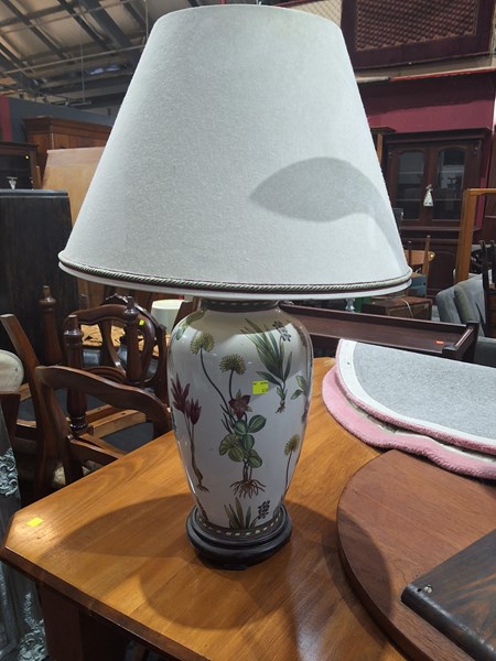 Lot 232 - TABLE LAMP