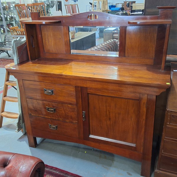 Lot 289 - SIDEBOARD