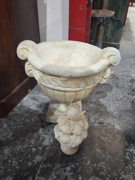 Lot 214 - URN