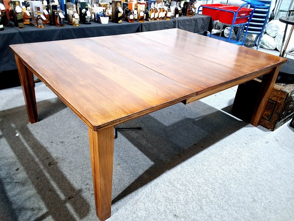 Lot 148 - DINING TABLE