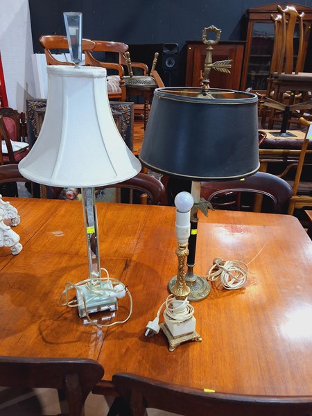 Lot 318 - TABLE LAMPS