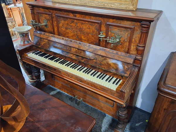 Lot 317 - PIANO