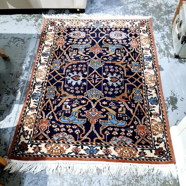 Lot 28 - FLOOR RUG