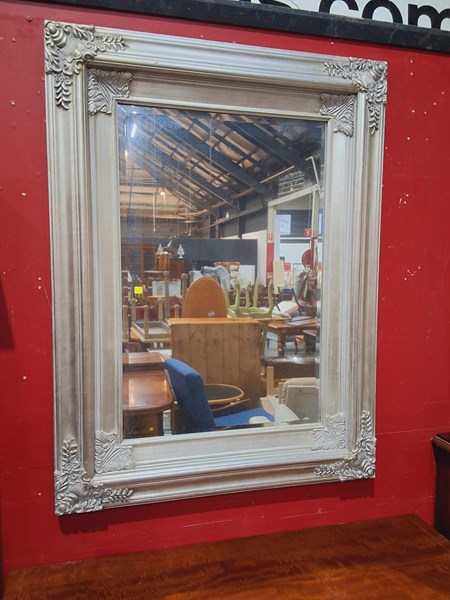 Lot 44 - MIRROR