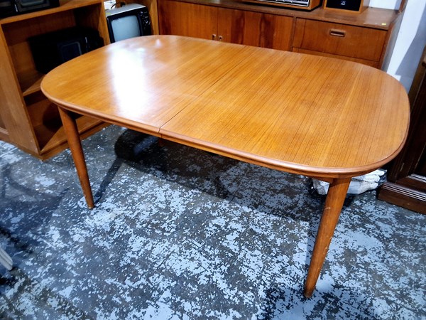 Lot 14 - DINING TABLE