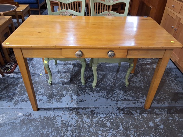 Lot 16 - DESK