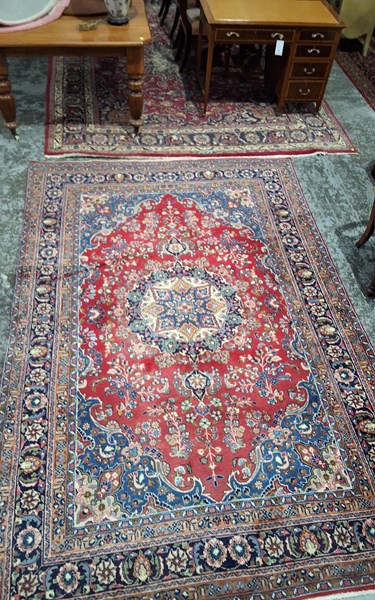 Lot 260 - RUG