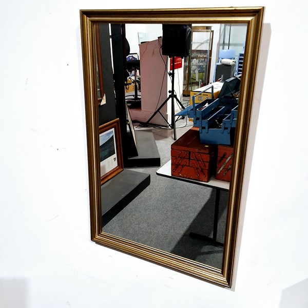 Lot 457 - WALL MIRROR