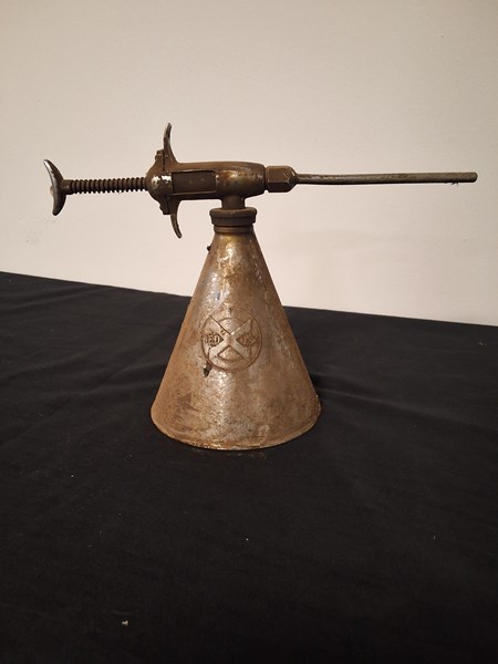 Lot 144 - OIL GUN