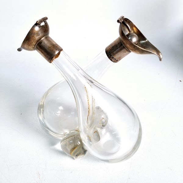 Lot 1040 - OIL & VINEGAR SET