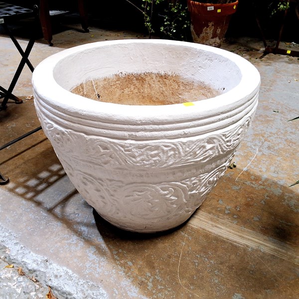 Lot 391 - PLANT POT