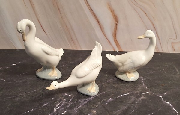 Lot 1390 - NAO GEESE