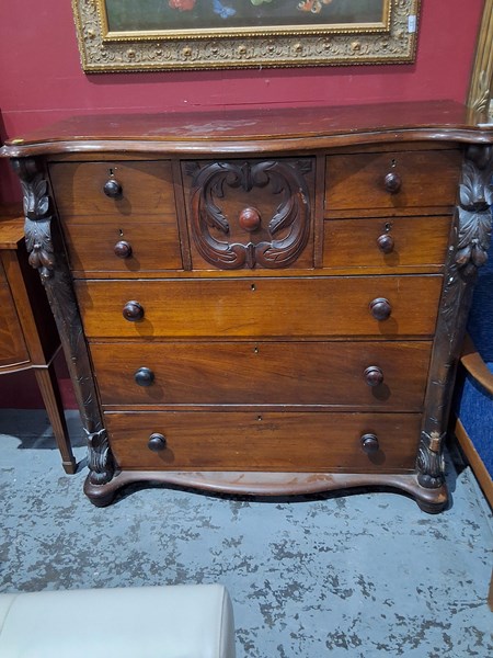 Lot 38 - CHEST OF DRAWERS