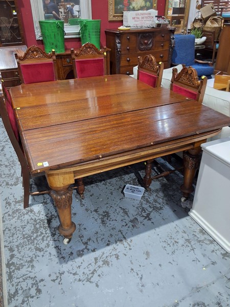 Lot 390 - DINING TABLE