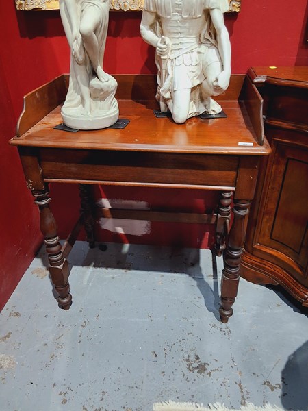 Lot 49 - WASH STAND