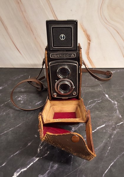 Lot 1305 - VINTAGE CAMERA