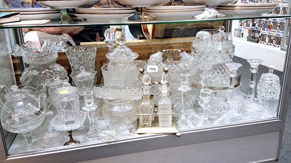 Lot 1500 - CRYSTAL & GLASSWARE