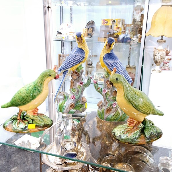 Lot 1505 - MANTELPIECE BIRDS