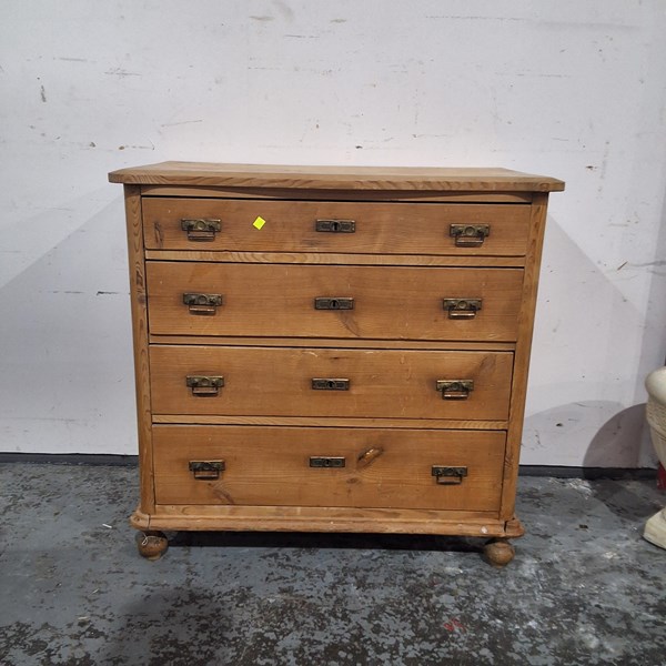 Lot 413 - CHEST OF DRAWERS