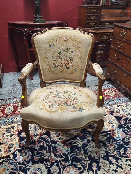 Lot 95 - ARMCHAIR