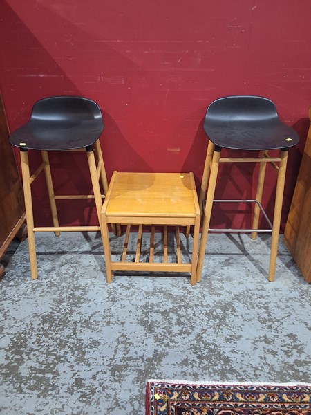 Lot 122 - BAR STOOLS