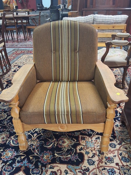 Lot 402 - ARMCHAIR