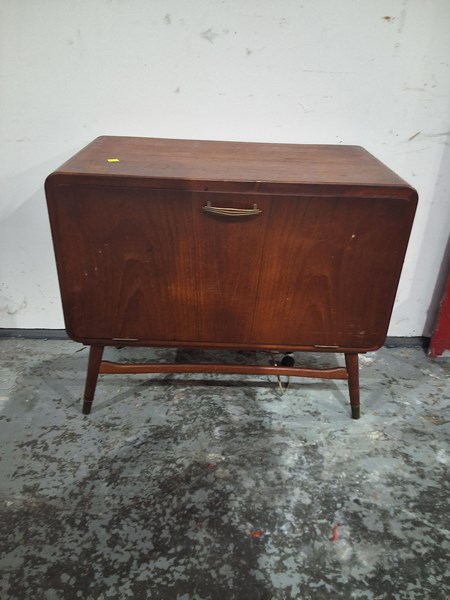 Lot 24 - GRAMOPHONE CABINET