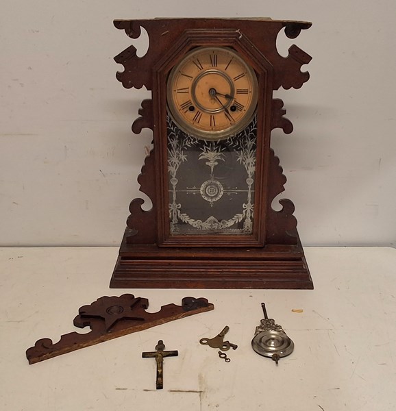 Lot 1329 - COTTAGE CLOCK