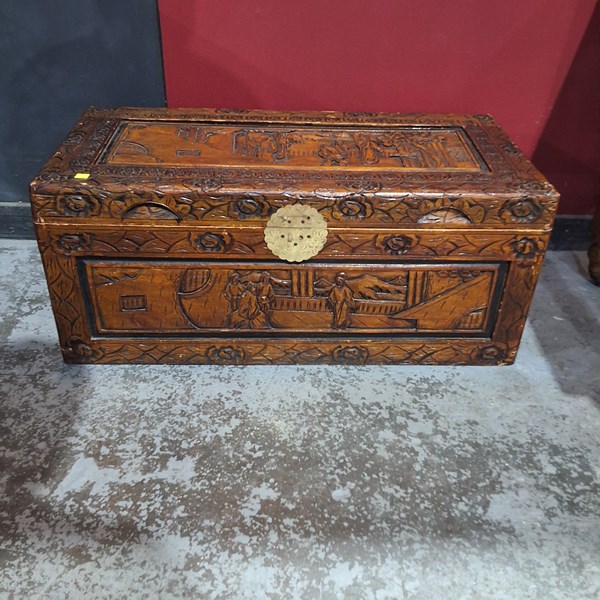 Lot 111 - CAMPHORWOOD TRUNK