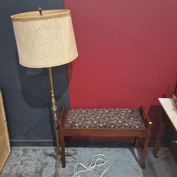 Lot 285 - STOOL AND LAMP